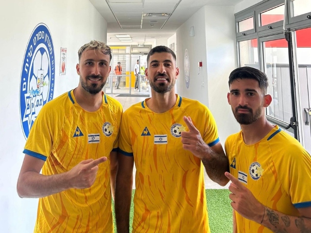 שחקני אתא/ביאליק בניצחון גדול (מדיה קרית אתא/ביאליק)